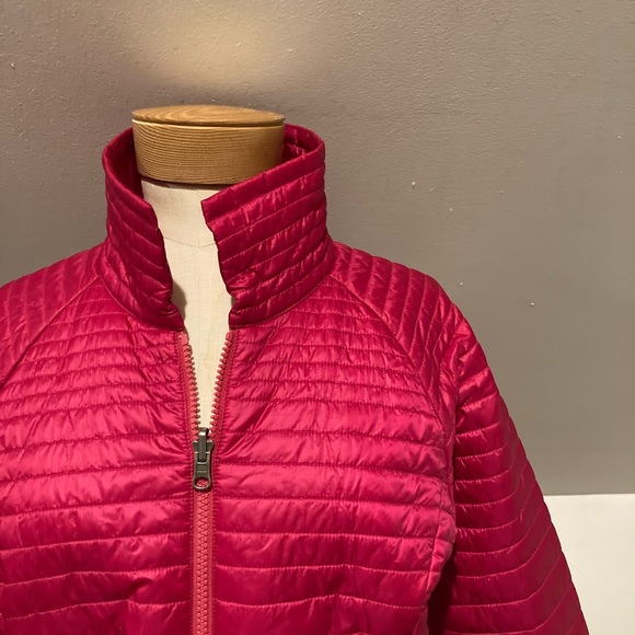 Patagonia Vosque Puffer in Hot Pink - Picture 5 of 11